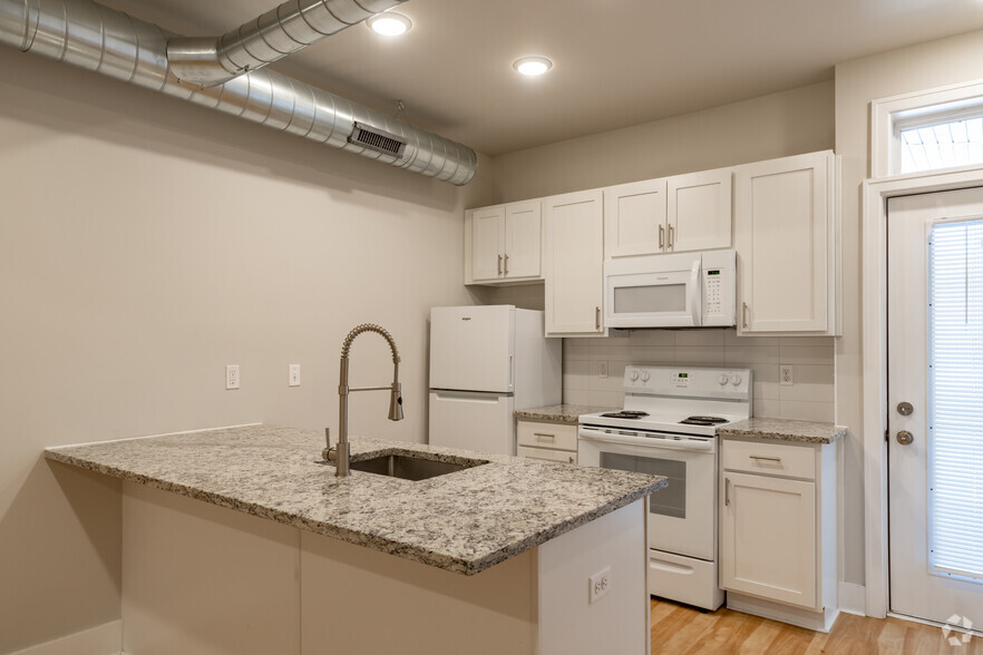 1BR, 1BA - 490SF - Kitchen - Elliott Park Apartments