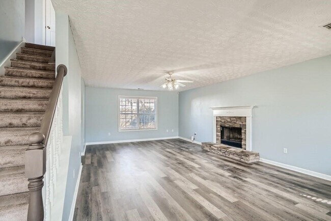 Building Photo - 391 Lake Valley Dr SW