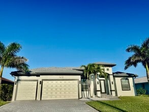 Building Photo - 1410 Vía Milanese