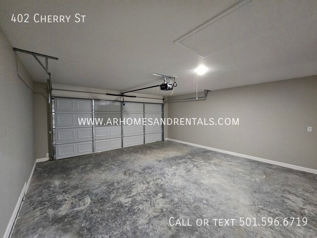 Building Photo - 402 Cherry St | $1495 | 3 beds, 2 full baths