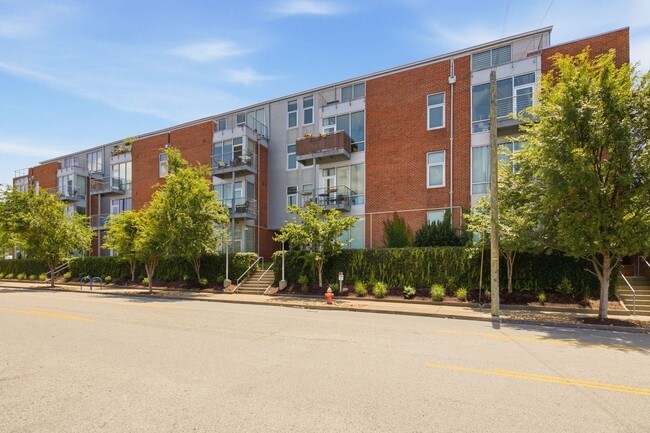 Building Photo - 926 Woodland St
