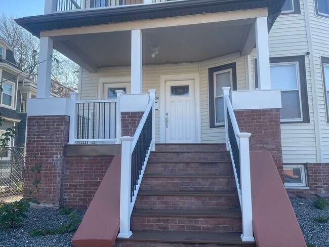 Building Photo - 1002 River St