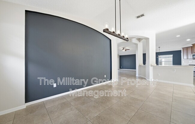 Building Photo - 586 Longmill Ln