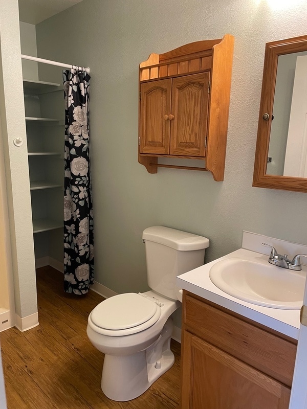 Building Photo - 1050 SE Miller Ave