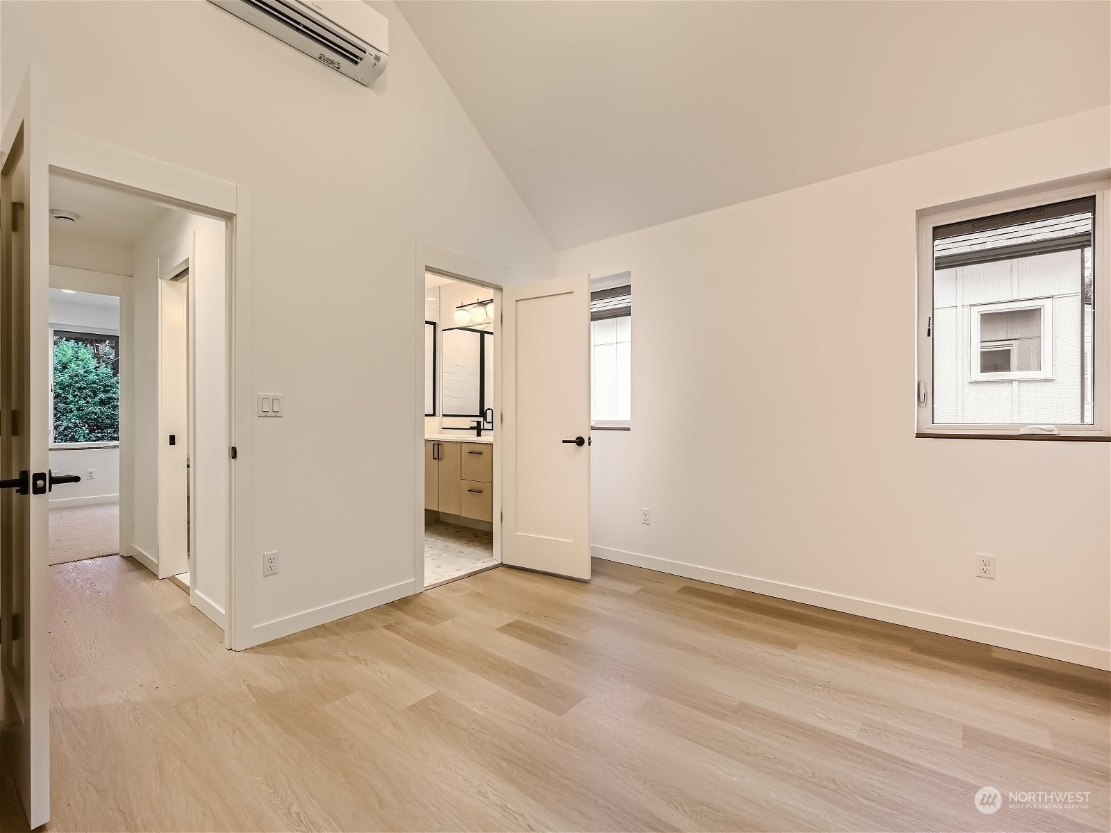 Master Bedroom - 10346 Wallingford Ave N