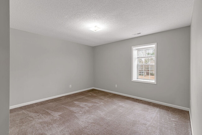Building Photo - 872 Pine Valley Rd