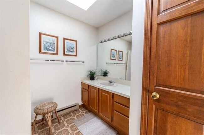 Building Photo - 15 Manor Estates Dr