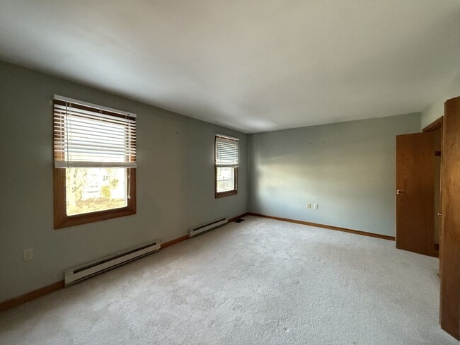 Building Photo - Two Bedroom, 1.5 Bath in Breezewood