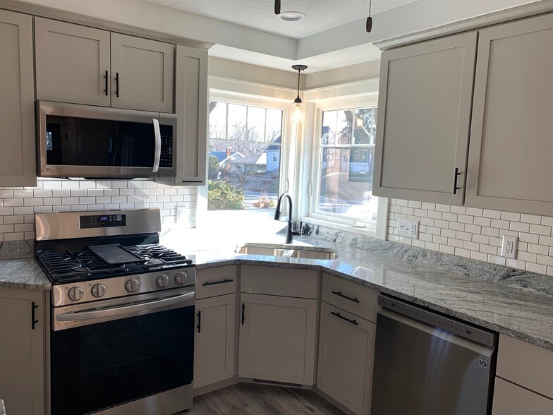 Corner Sink - 3100 W 55th St