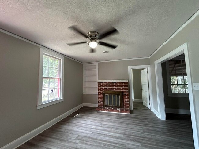 Building Photo - 411 E Charlotte Ave