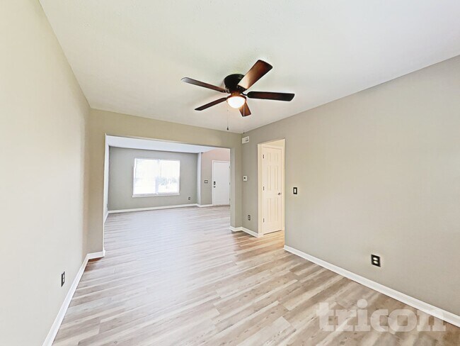 Building Photo - 3210 Crestwell Dr