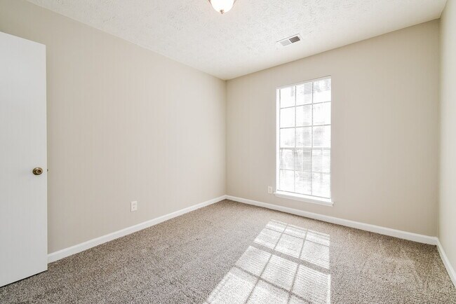 Building Photo - 2464 Hewatt Rd