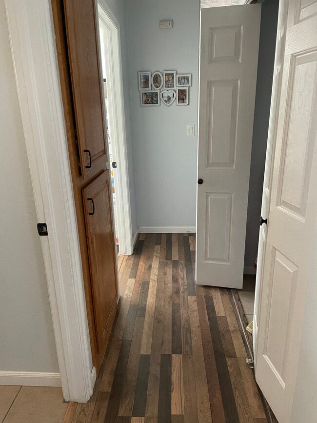 Building Photo - 258 S 200 W