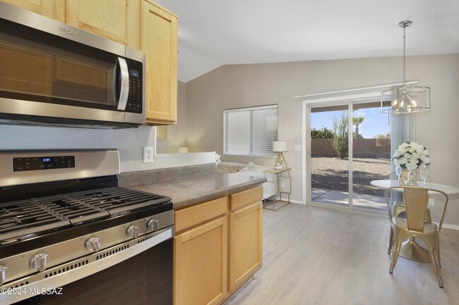 Building Photo - Gorgeous home in Rita Ranch