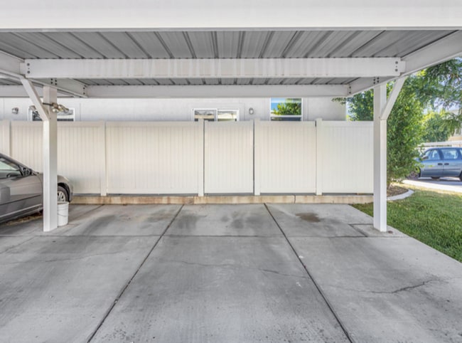 Building Photo - 4 Bed/2.5 Bathroom home in Woods Cross