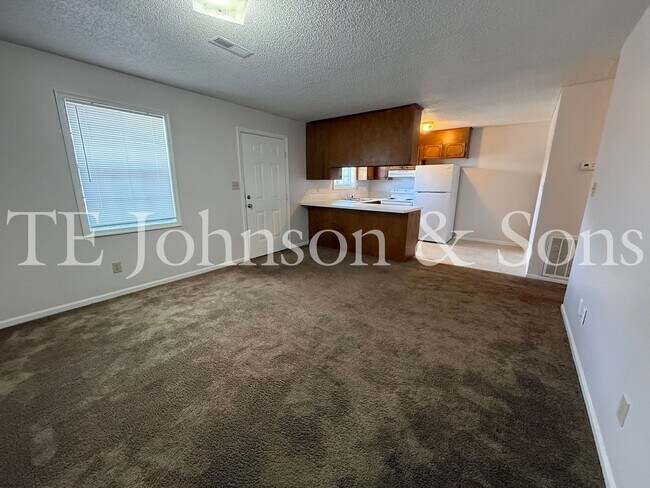 Building Photo - 2570 Green Oaks Ct SE