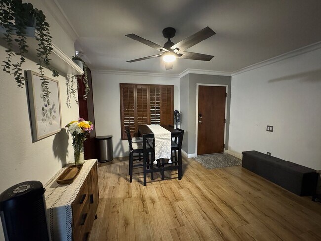 Building Photo - Spacious 1 bedroom condo centrally located...