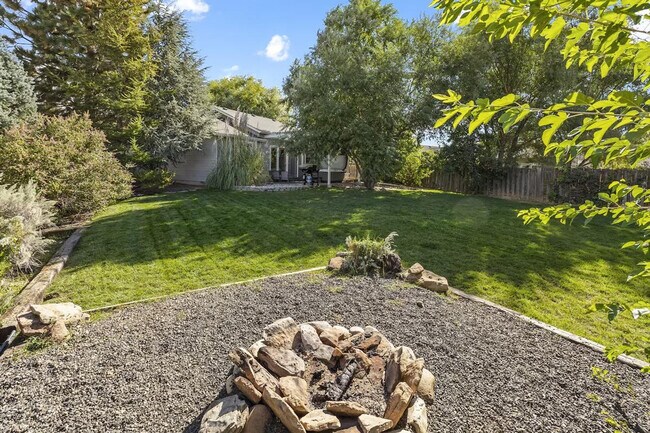 Building Photo - 2416 S Tiger Lily Dr