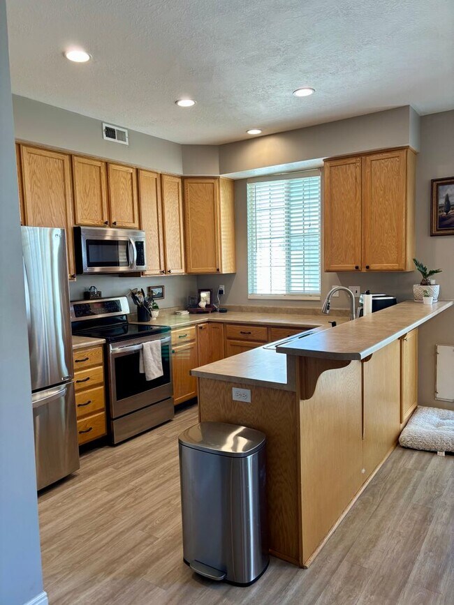 Building Photo - GORGEOUS Townhome!!!