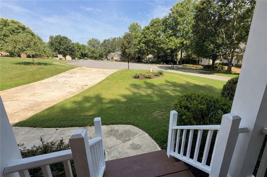 Building Photo - 5706 Amberside Ln NE