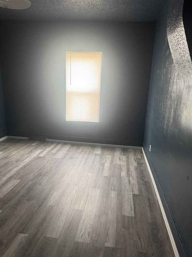 Building Photo - 221-211 11th St