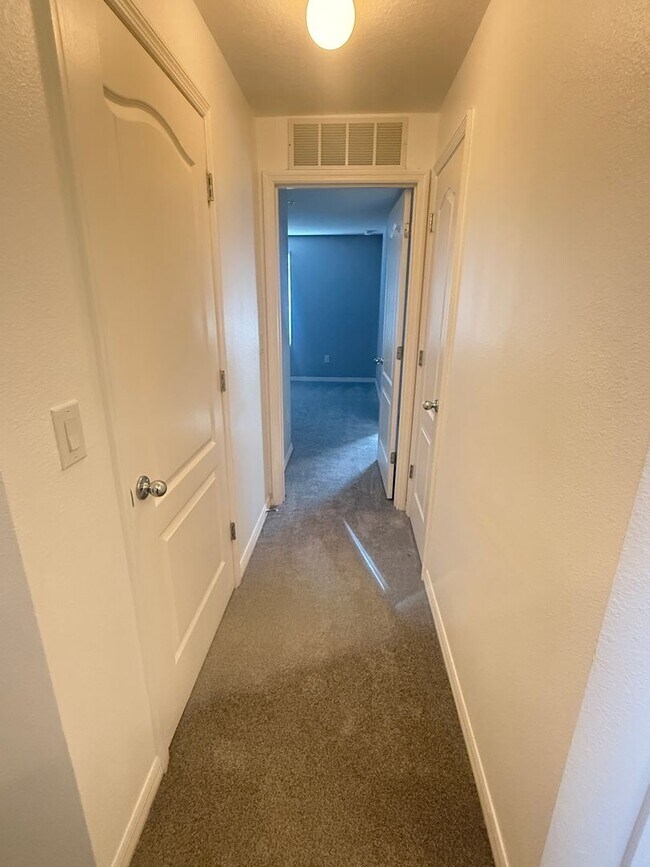 Building Photo - Townhome Available - Saint Cloud, FL -  3 Bed /2.5 Bath