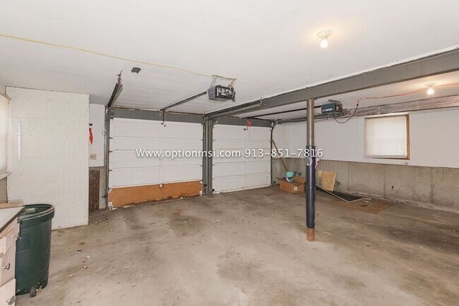 Building Photo - Ready for immediate move-in!