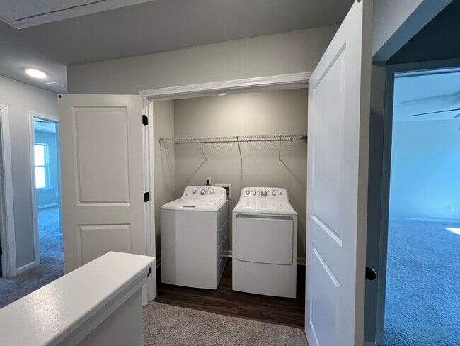 Building Photo - 575 McLernon Trce