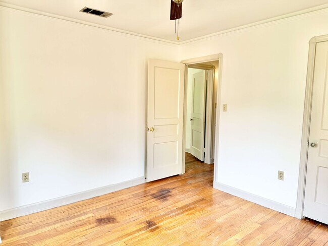 Building Photo - 1004 Rittiner Dr