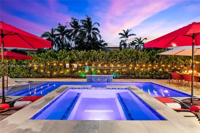 Building Photo - 2600 NE 15th St