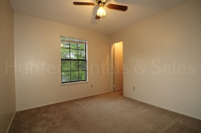 Building Photo - Perfect Two-Story