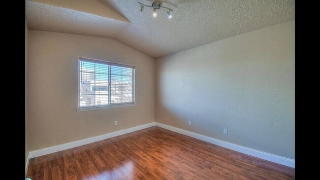 Building Photo - Available Now! Beautiful 3 Bedroom/2 Bathroom Home in Northeast Albuquerque