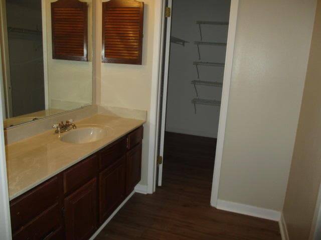 Building Photo - 700 Bay Dr