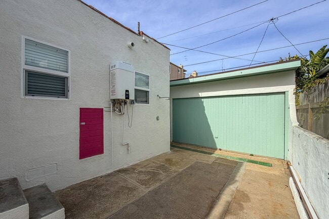 Building Photo - 117 Van Nuys Ave