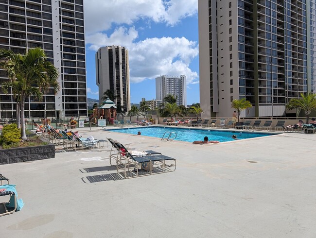 Building Photo - WAIKIKI BANYAN ALL UTILITIES INCLD 1BD/1BA...