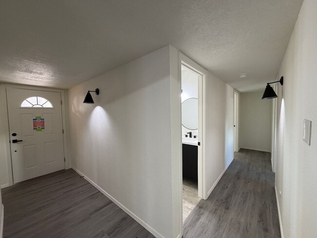 Building Photo - 5608 Drake Ave NW