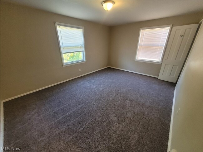 Building Photo - 255 E 250th St