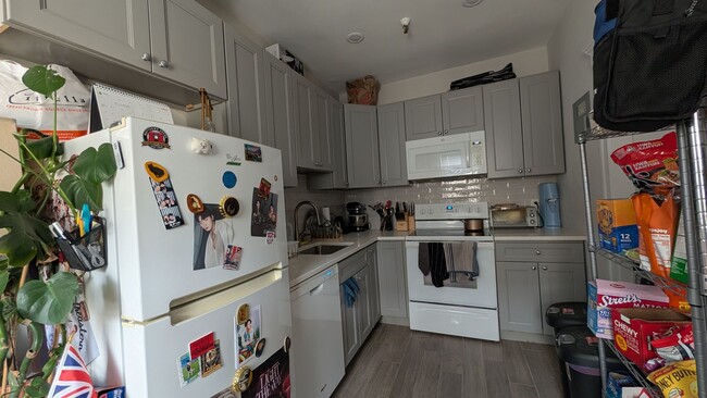 Building Photo - AVAIL JUNE, JULY or AUGUST! Sunny, Modern Cleveland Circle 1-Bed Right on the T!