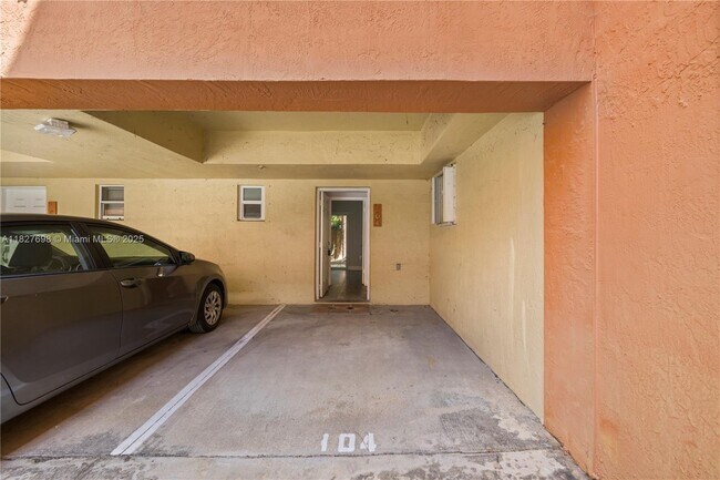 Building Photo - 1611 SW 2nd Ct