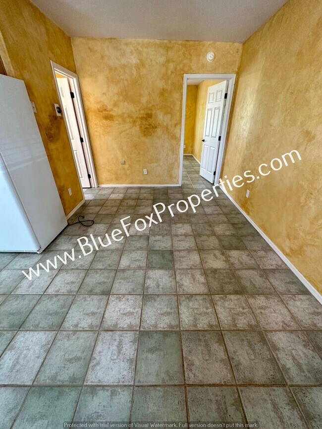 Building Photo - 4814 N Castle Ridge Rd