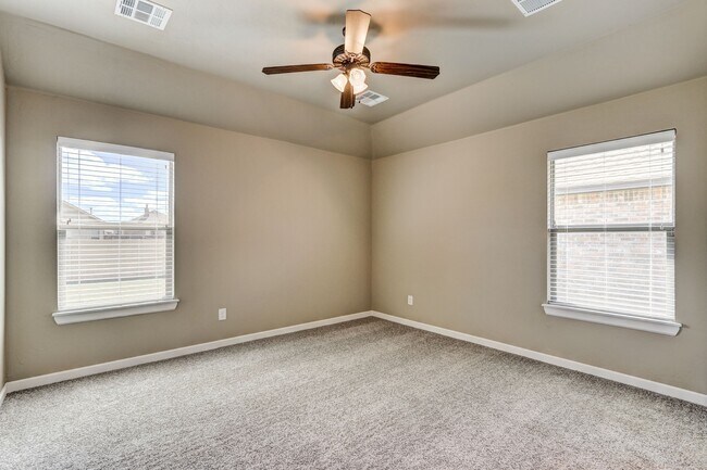 Building Photo - NEWER HOME IN MUSTANG SCHOOL DISTRICT AVAI...