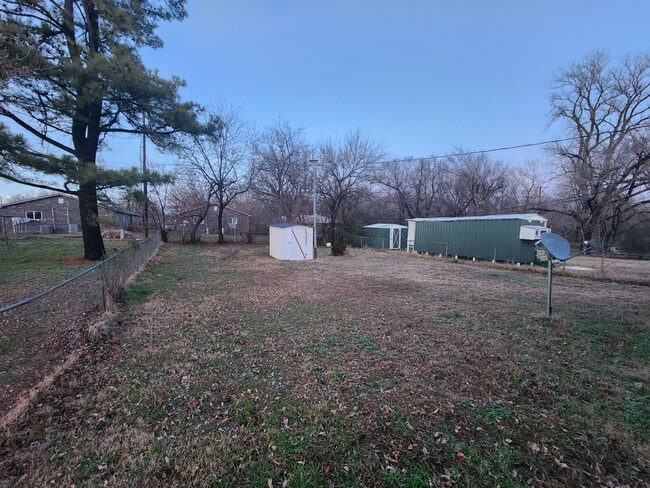 Building Photo - 3 Bedroom Home in Shawnee