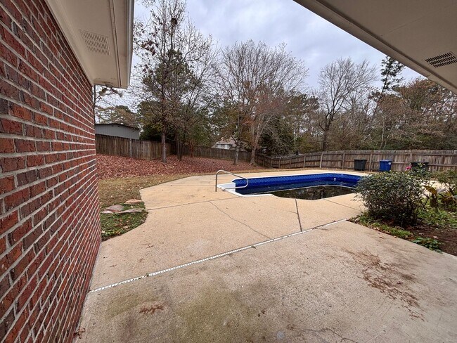 Building Photo - Executive Rental with Pool and Fenced yard