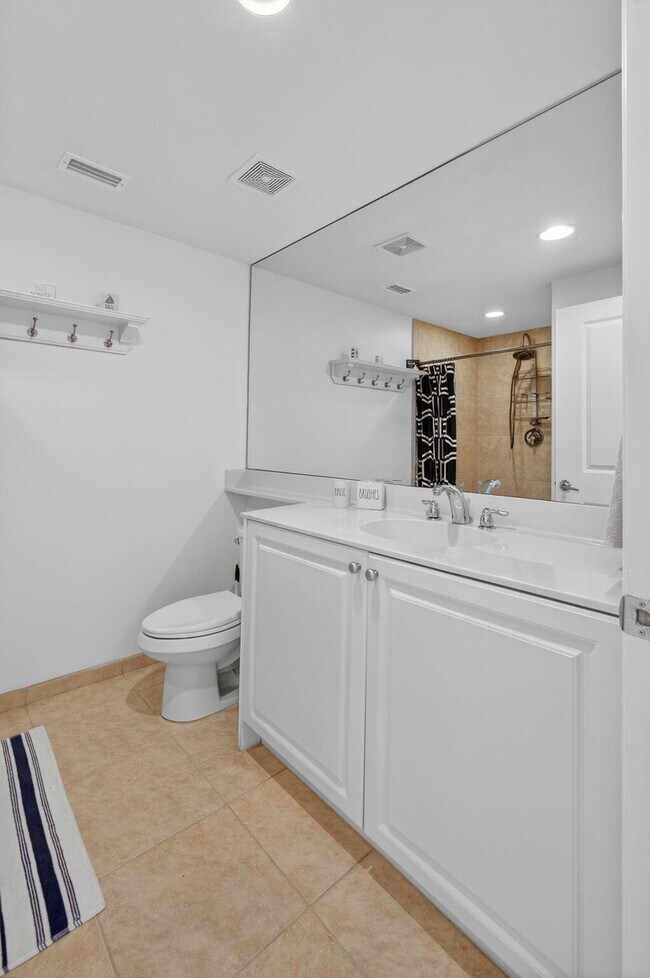 Building Photo - 275 NW Flagler Ave