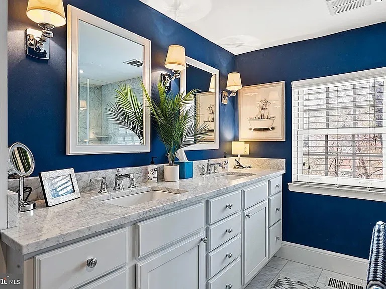 Third Floor Bathroom - 1245 Lombard St