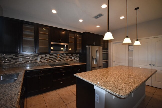 Building Photo - 4 Bed/3.5 Bath, Pool and Waterfront home, ...