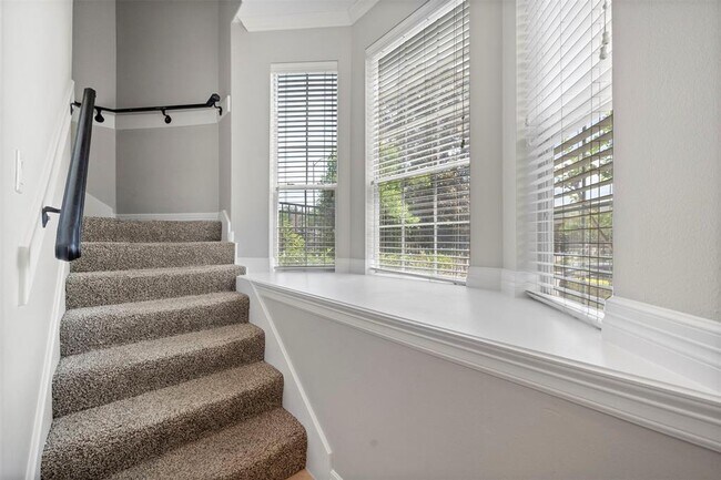 Building Photo - 13611 Brookbluff Ln