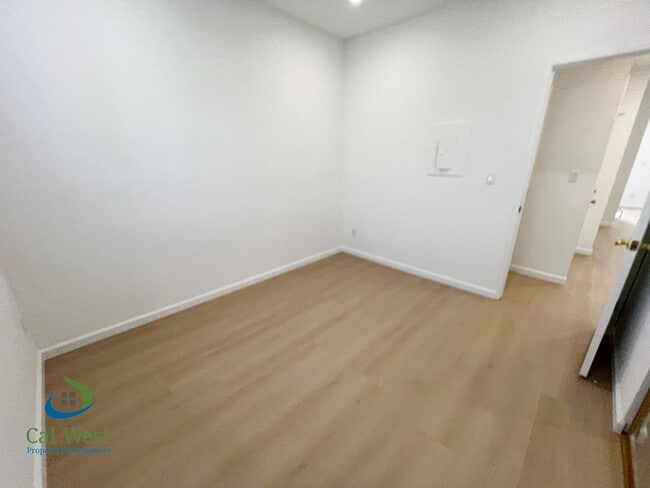 Building Photo - $2,995 - Updated 2 Bed/2 Bath Condo in a Gated Community of the Fairgrounds Neighborhood!