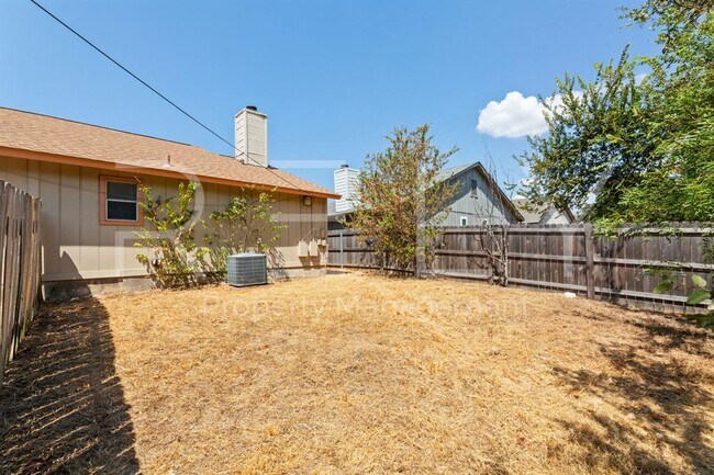 Building Photo - 409 Greenlawn Blvd
