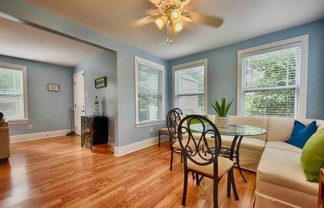 Building Photo - 1925 Iberville St